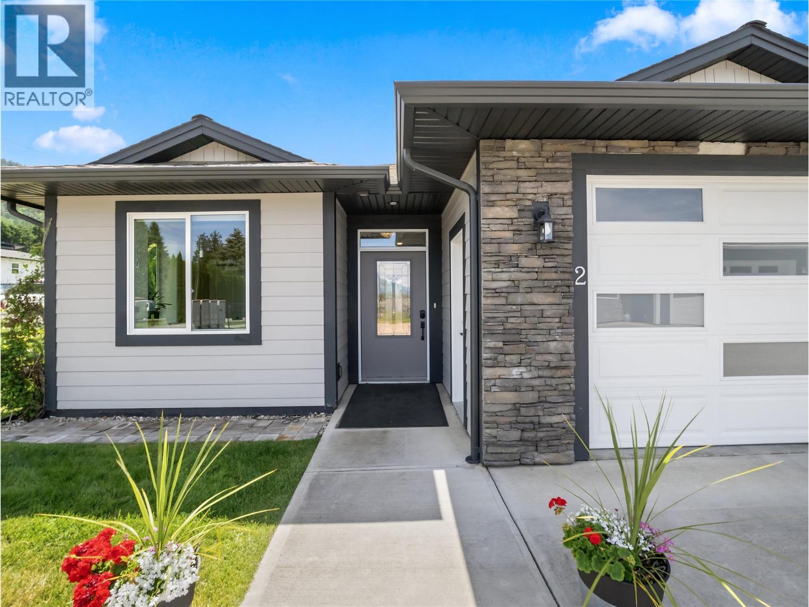 2 1791 10 Street Southwest, Salmon Arm