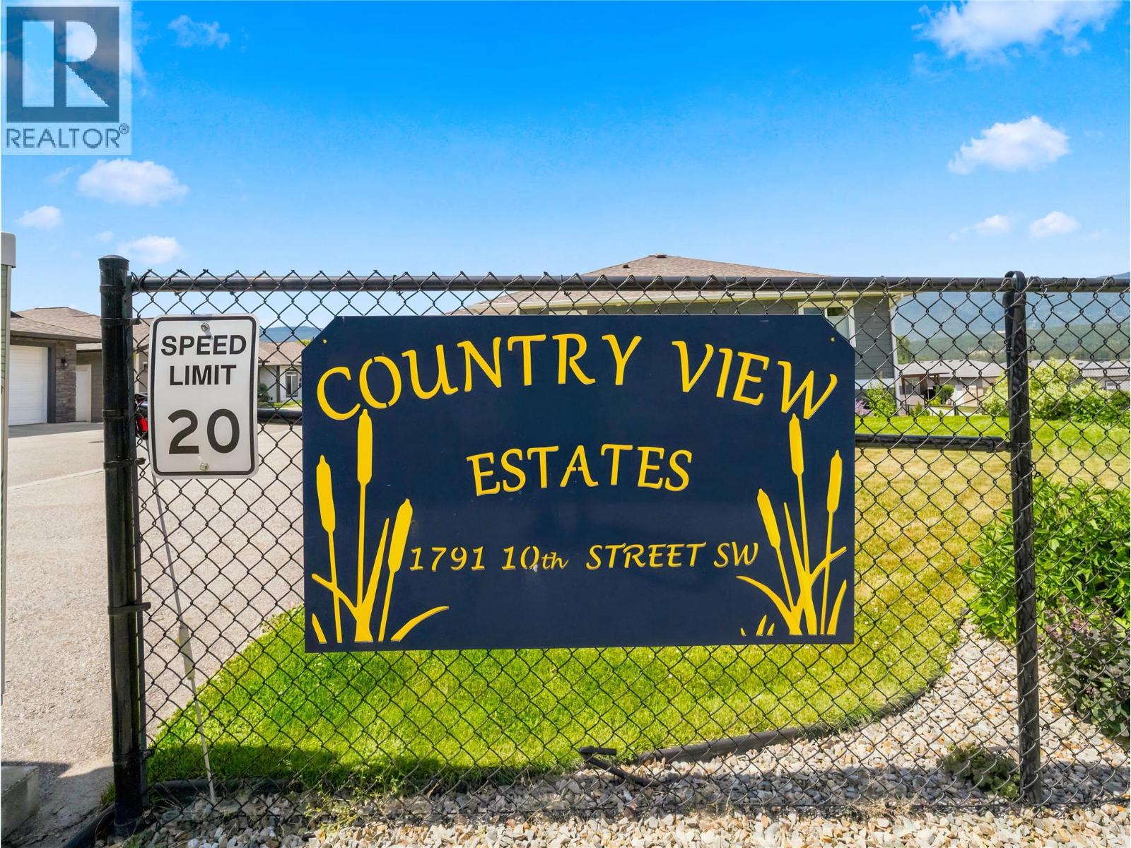 2 1791 10 Street Southwest, Salmon Arm