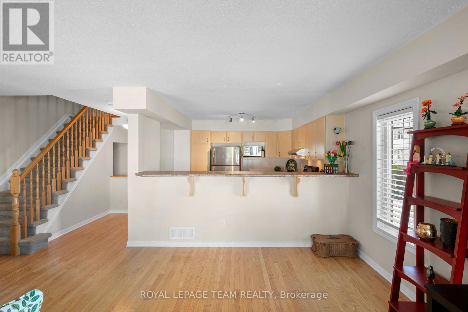 3 Bed, 2 Bath House for Sale in Ottawa – 174 FORDHAM PRIVATE, Ottawa – MLS# X13489792 - Image 9