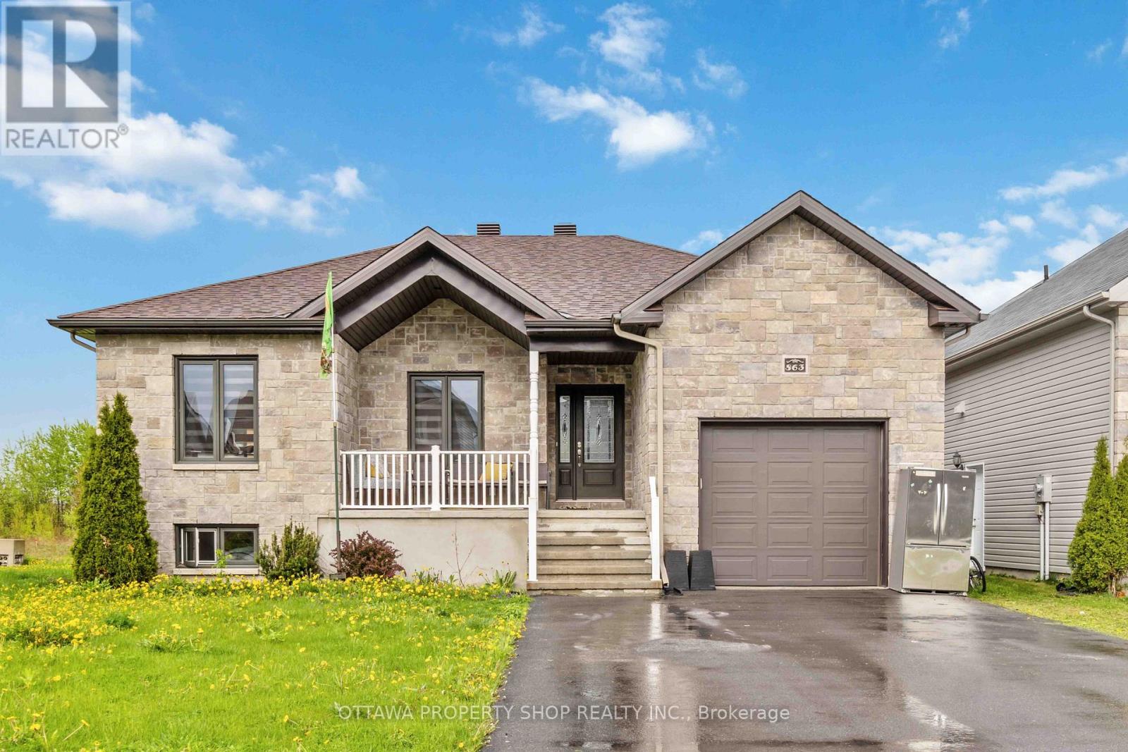 863 OCEANE STREET - 1