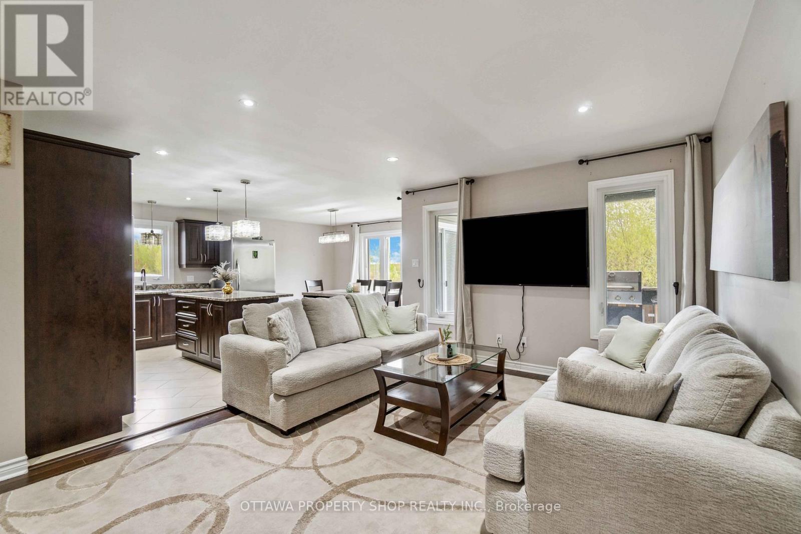 863 OCEANE STREET - 3
