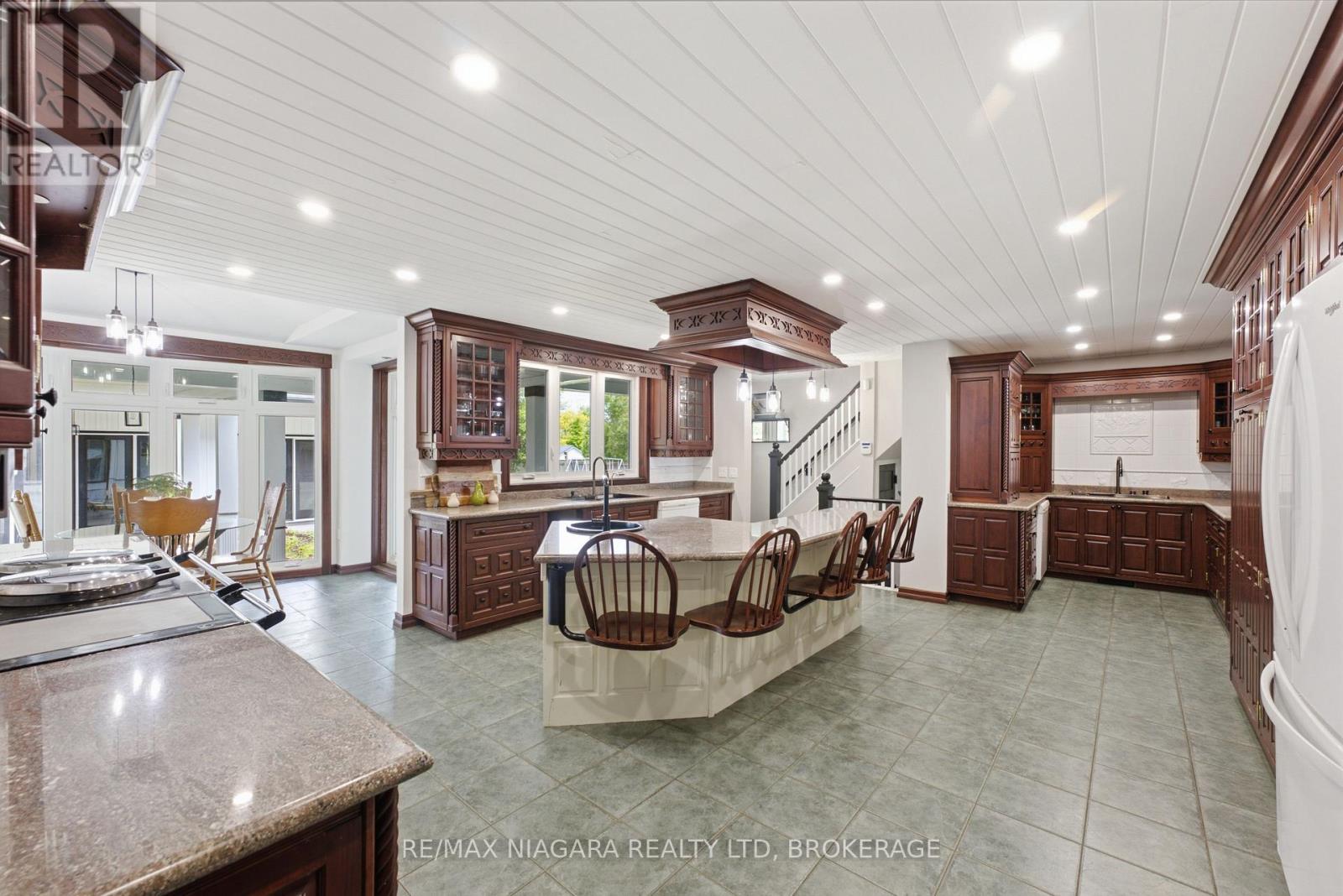 214 WINDMILL POINT ROAD S - Image 15