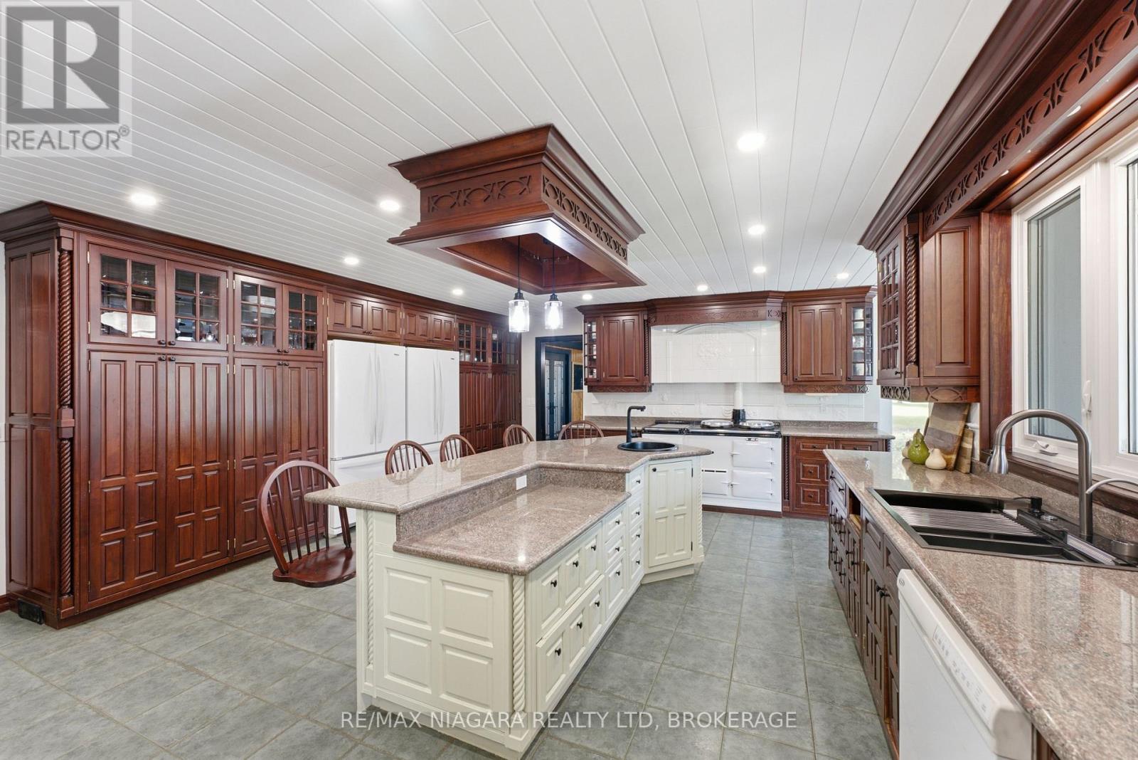 214 WINDMILL POINT ROAD S - Image 16