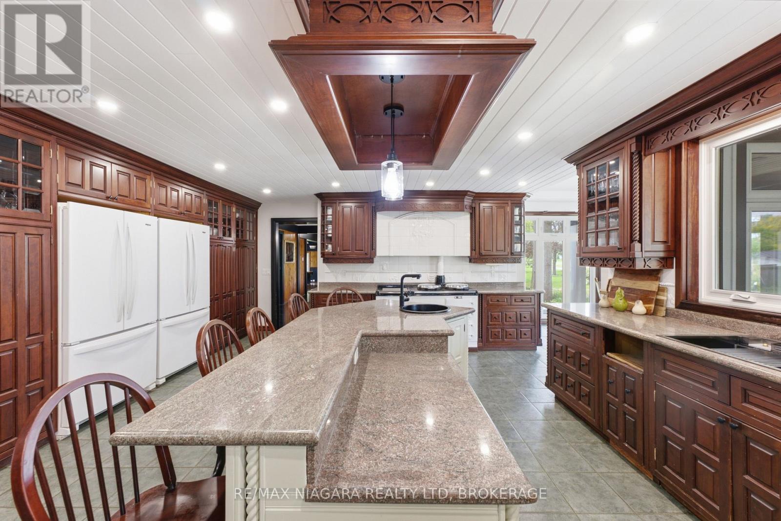 214 WINDMILL POINT ROAD S - Image 17