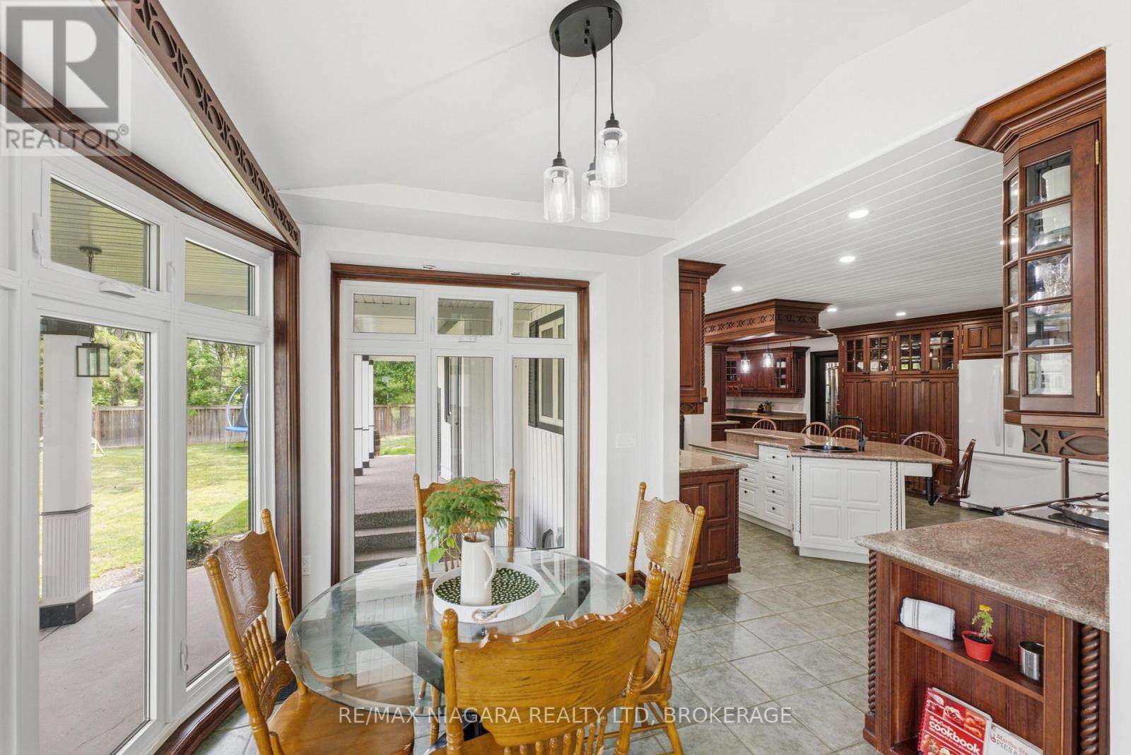 214 WINDMILL POINT ROAD S - Image 19