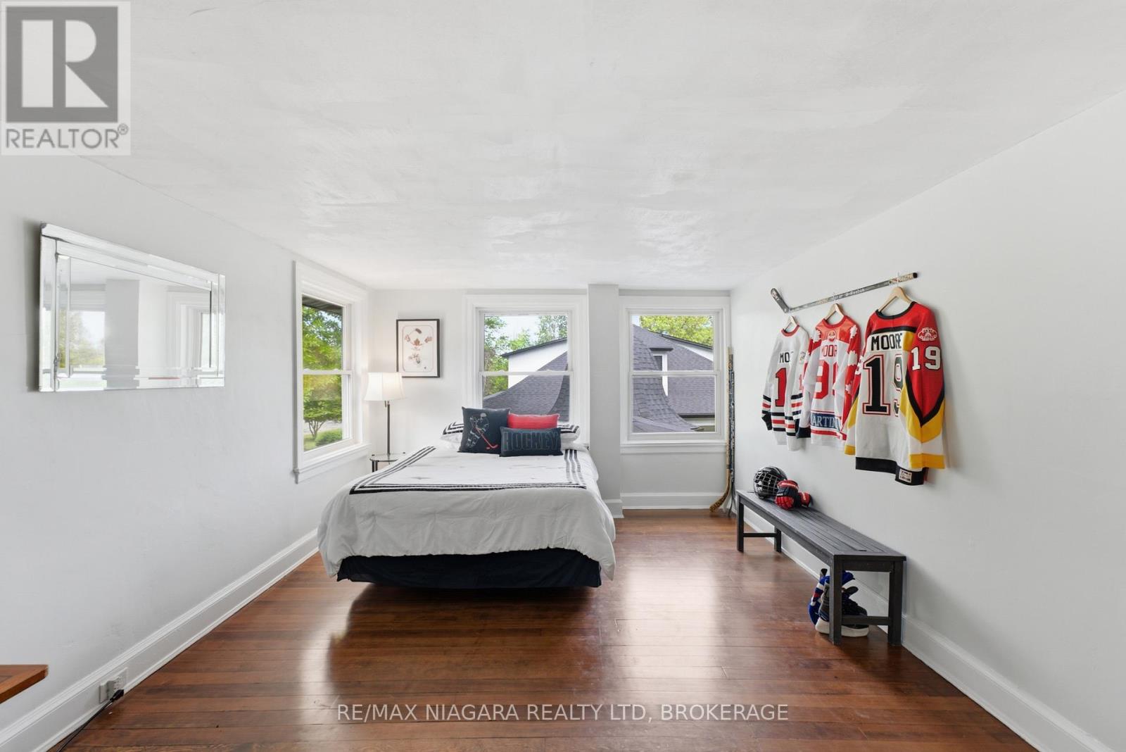 214 WINDMILL POINT ROAD S - Image 30