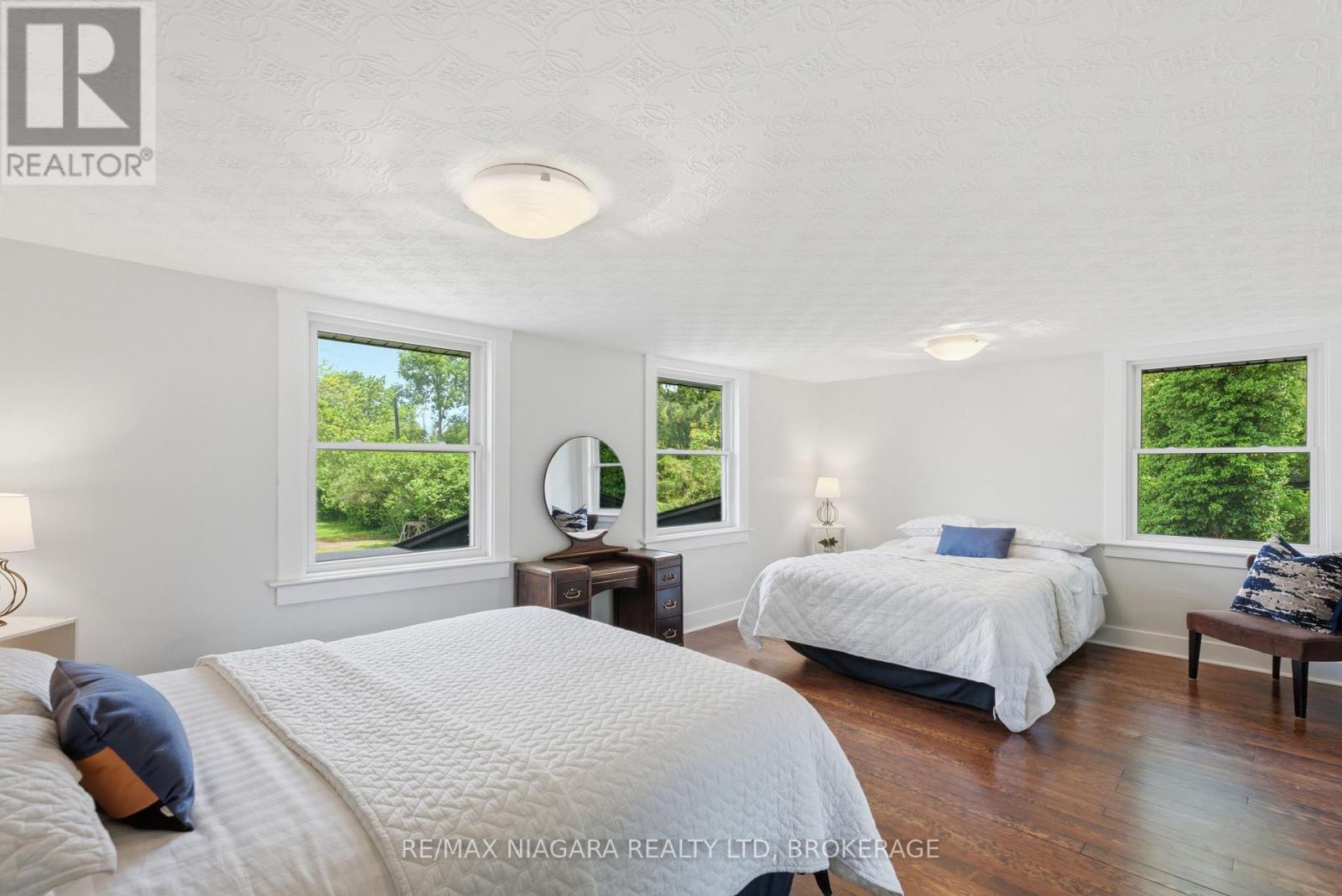 214 WINDMILL POINT ROAD S - Image 37