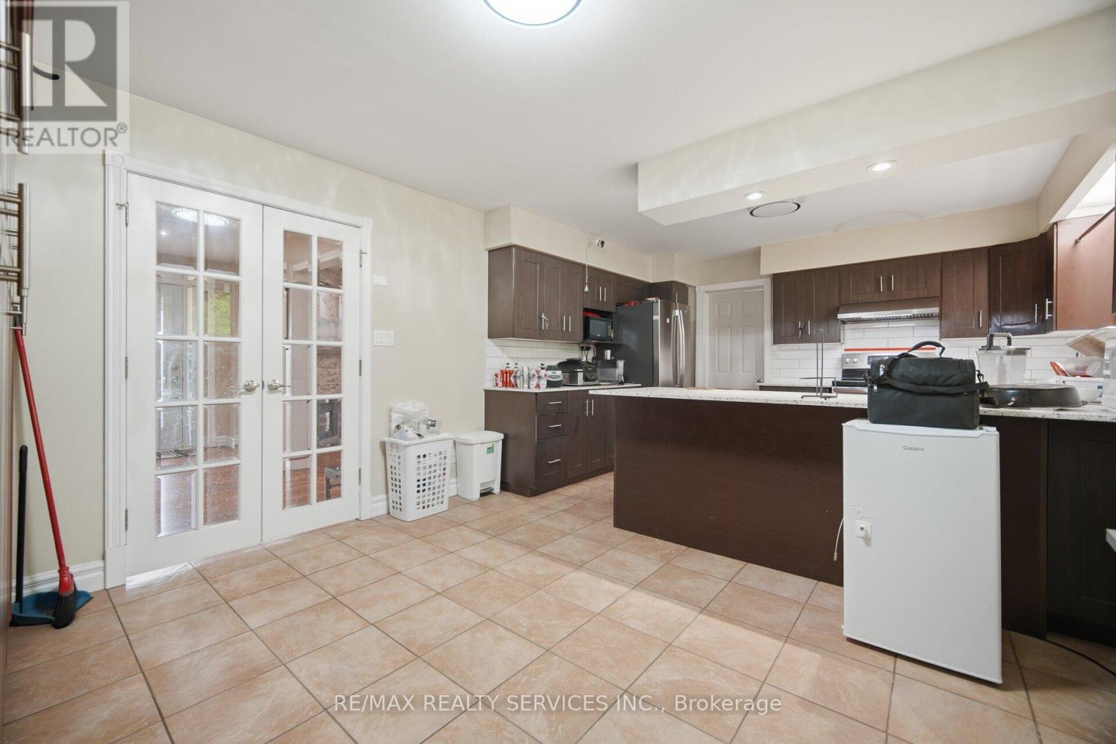 685 KING STREET - 16