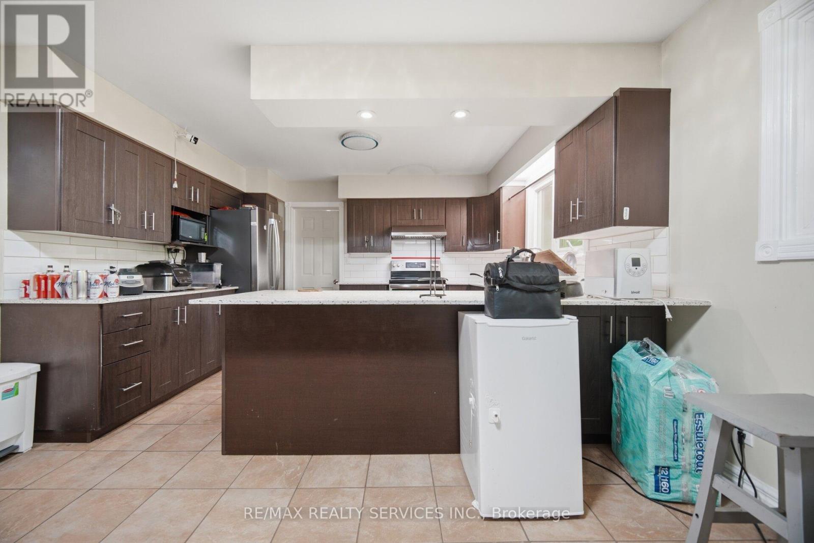 685 KING STREET - 17