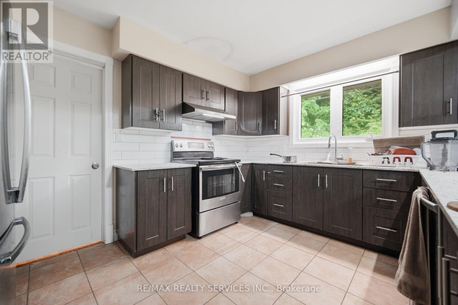685 KING STREET - 18