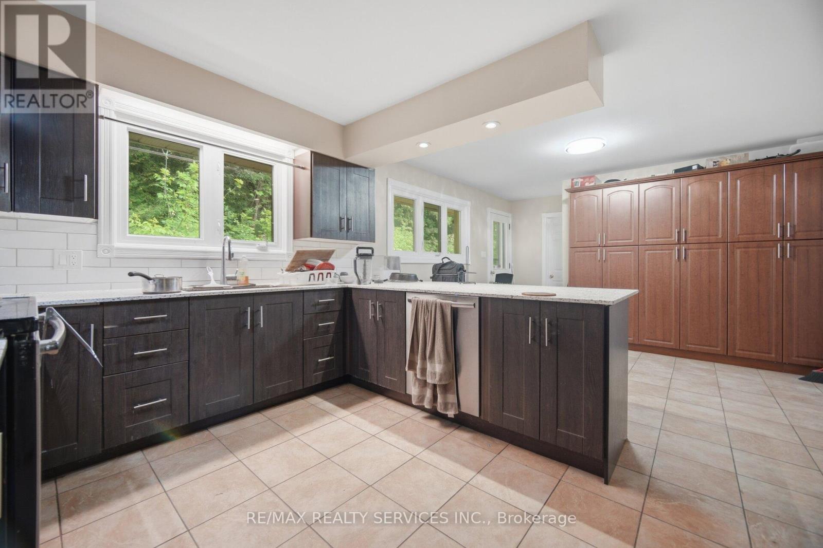 685 KING STREET - 19