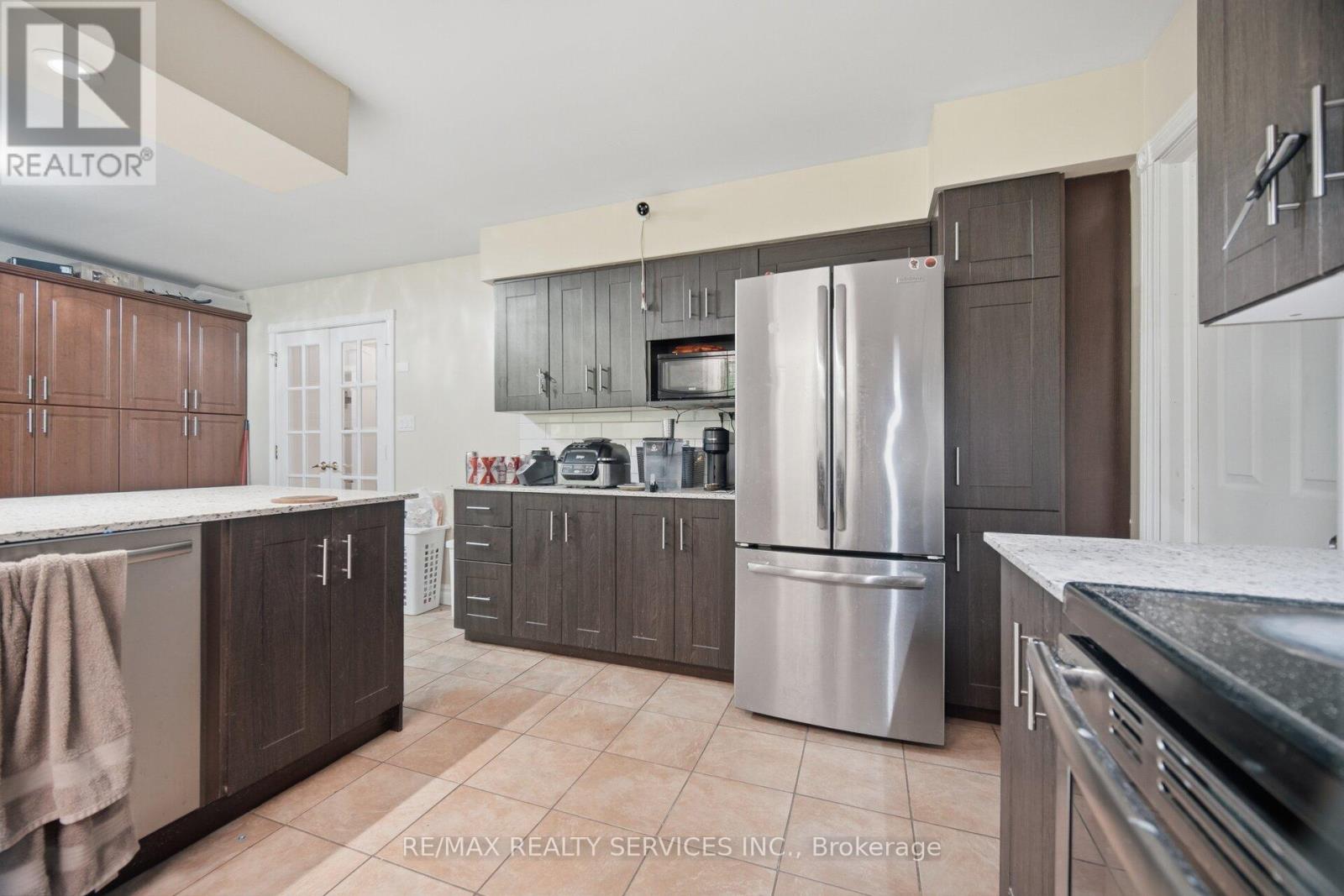 685 KING STREET - 22