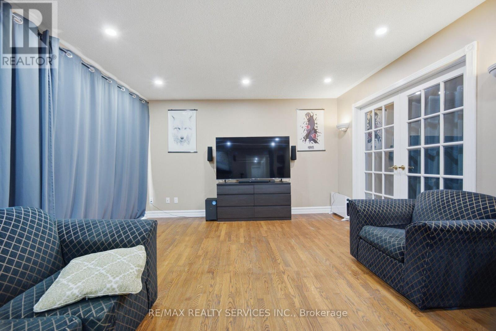 685 KING STREET - 23