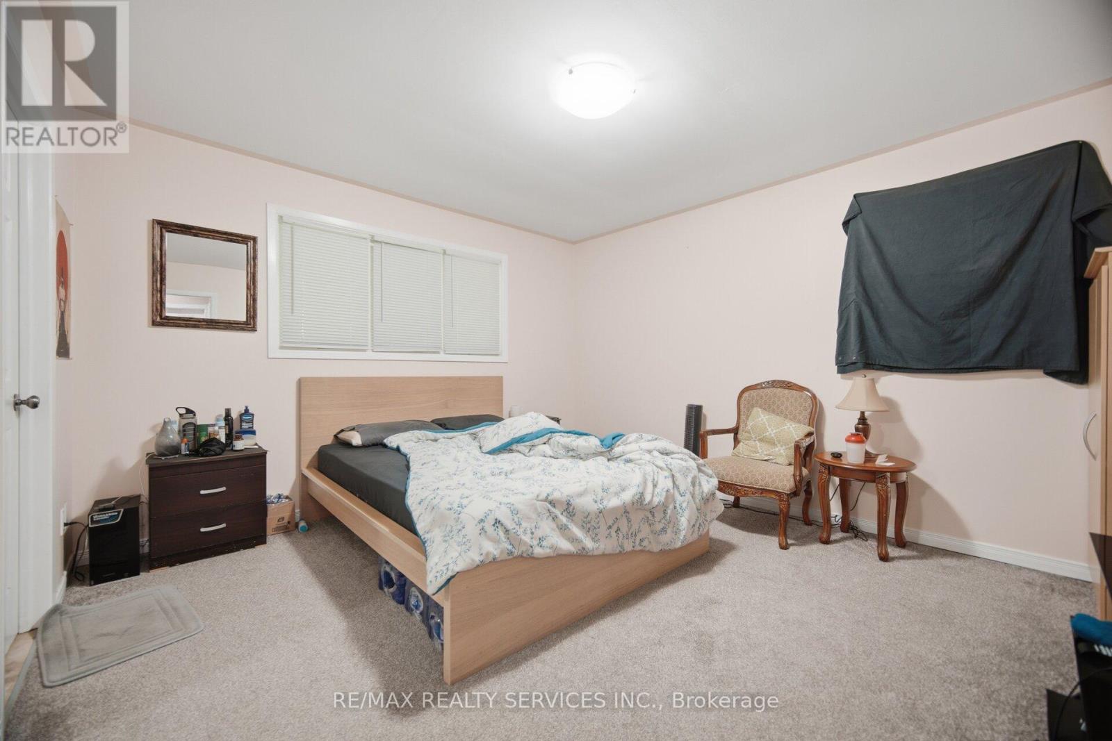 685 KING STREET - 32