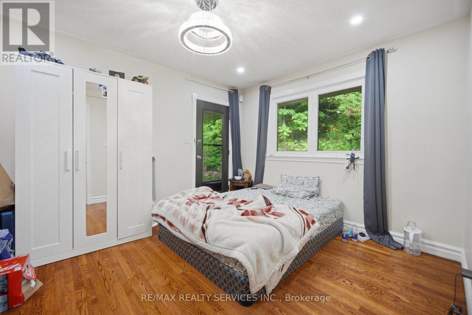 685 KING STREET - 37