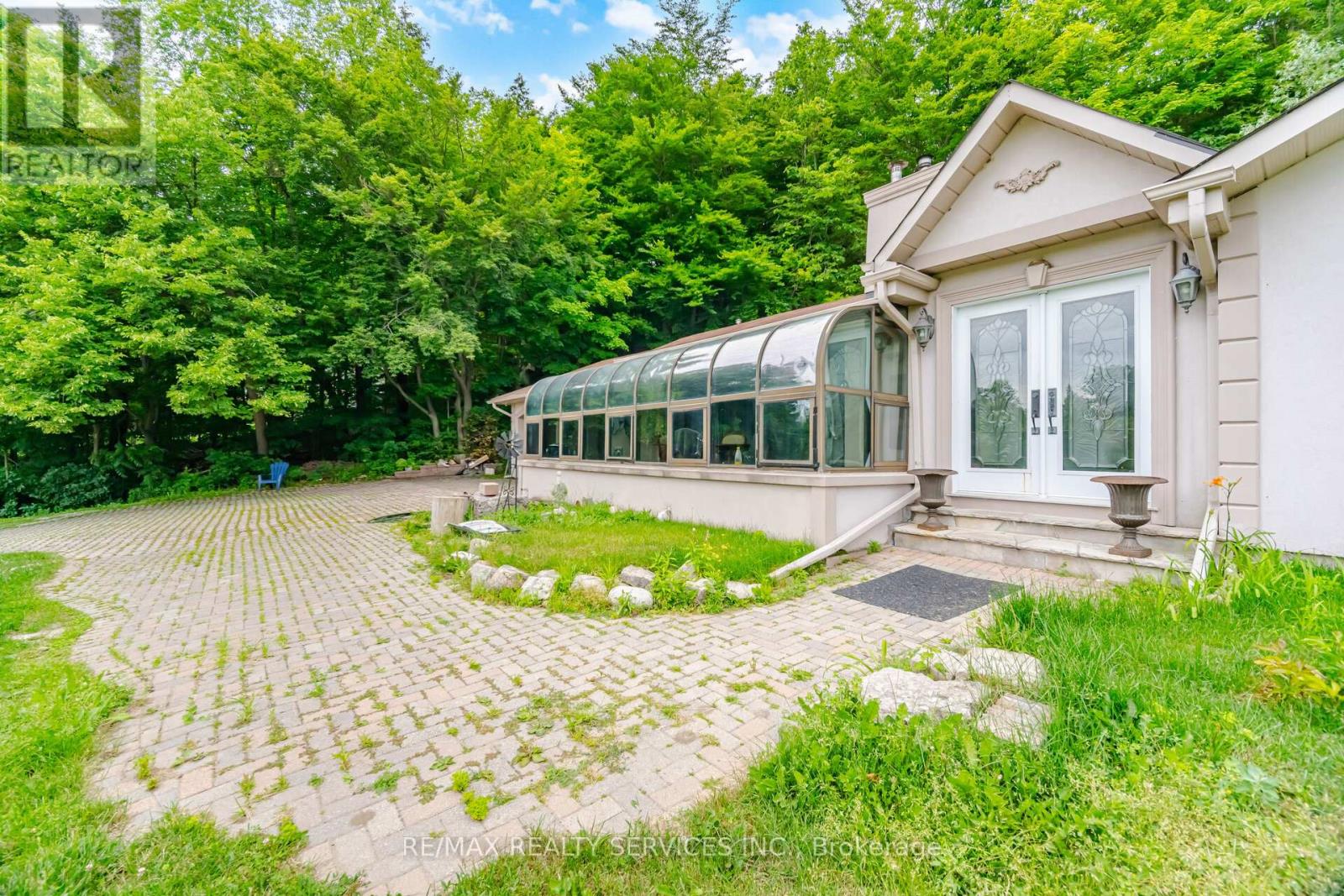 685 KING STREET - 8