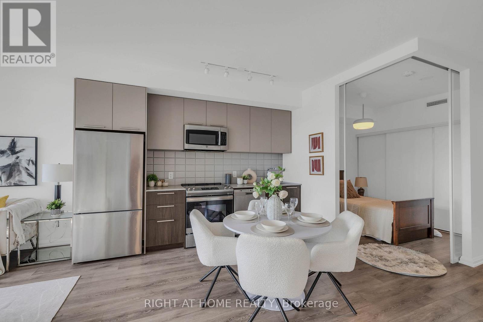 #414 4208 DUNDAS STREET W - 13