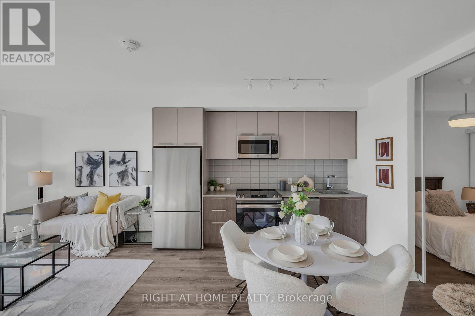 #414 4208 DUNDAS STREET W - 15