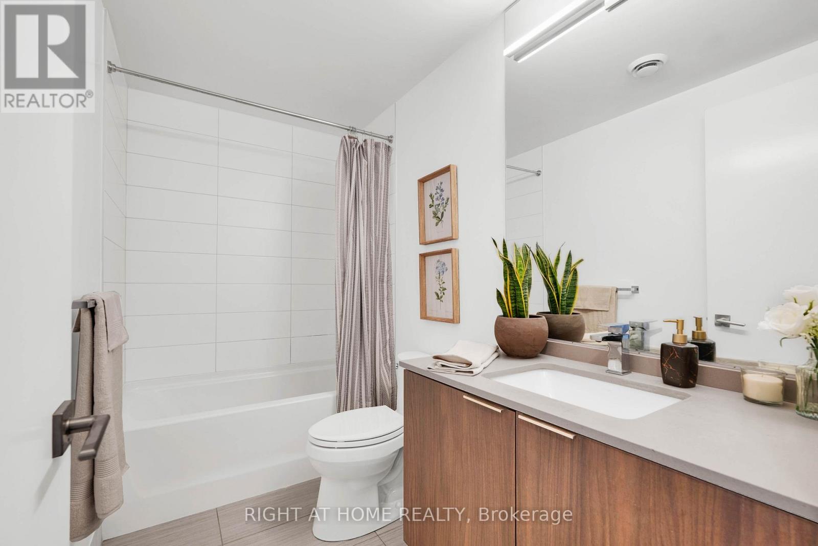 #414 4208 DUNDAS STREET W - 22