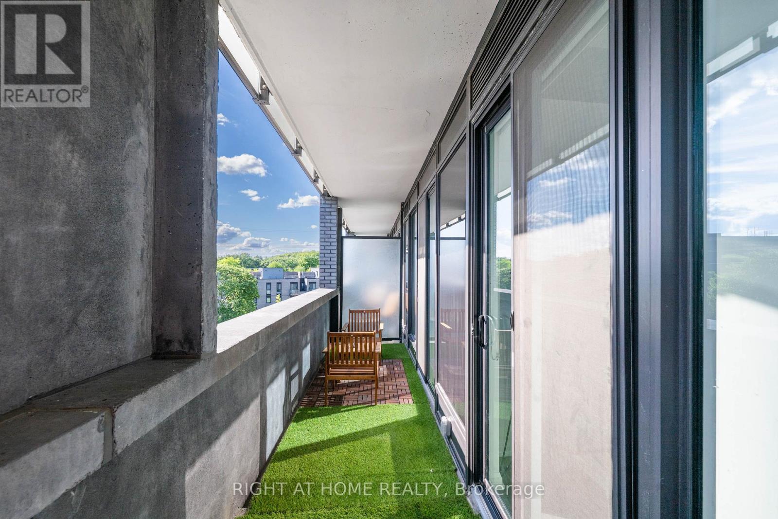 #414 4208 DUNDAS STREET W - 24