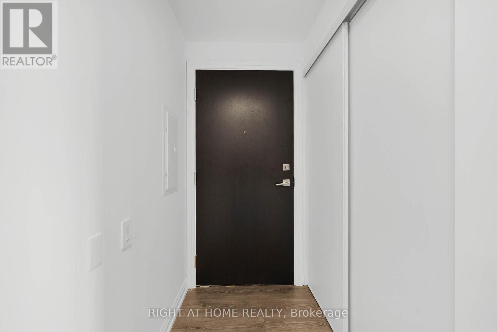 #414 4208 DUNDAS STREET W - 6