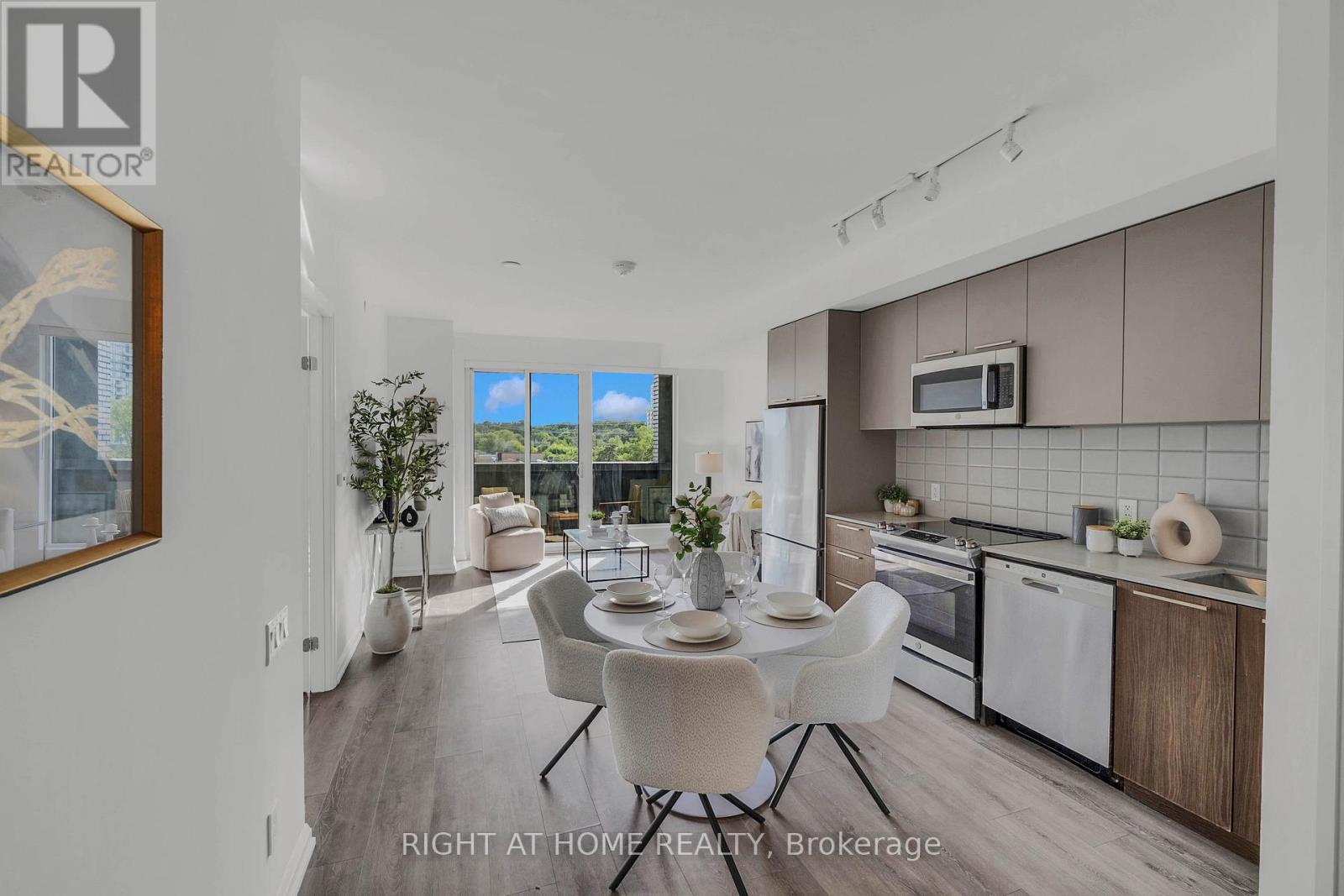 #414 4208 DUNDAS STREET W - 9