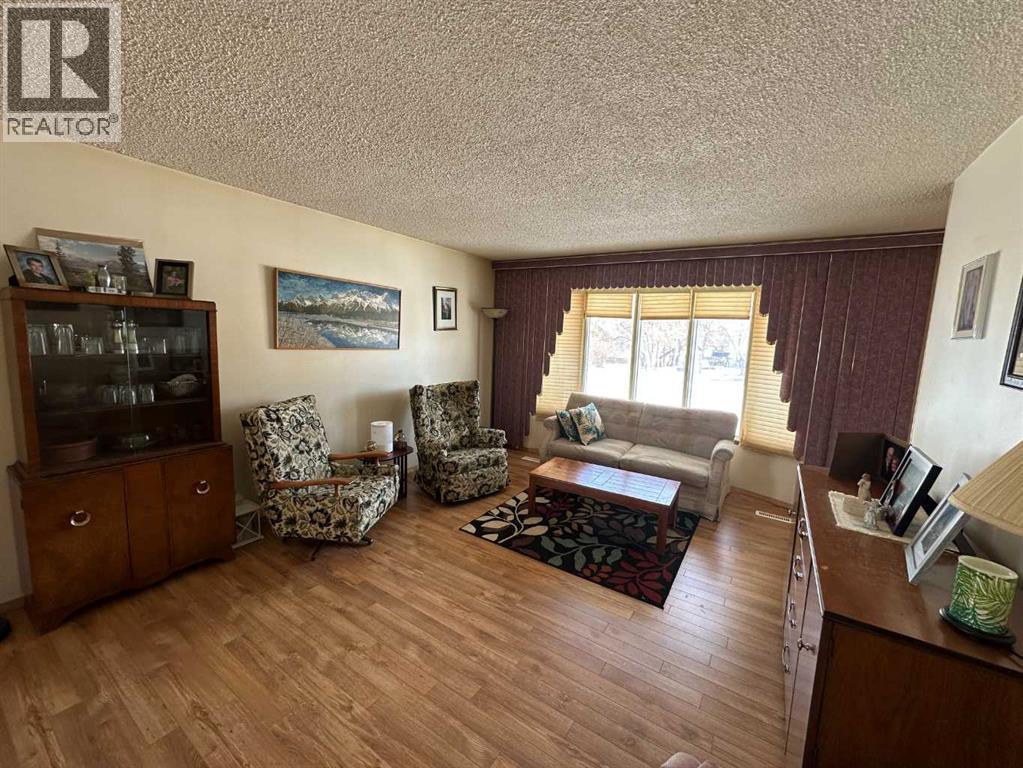 21 1 Avenue W - 4