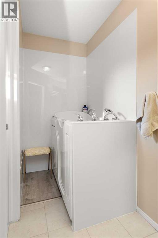 22 Turner Crescent SE - 26