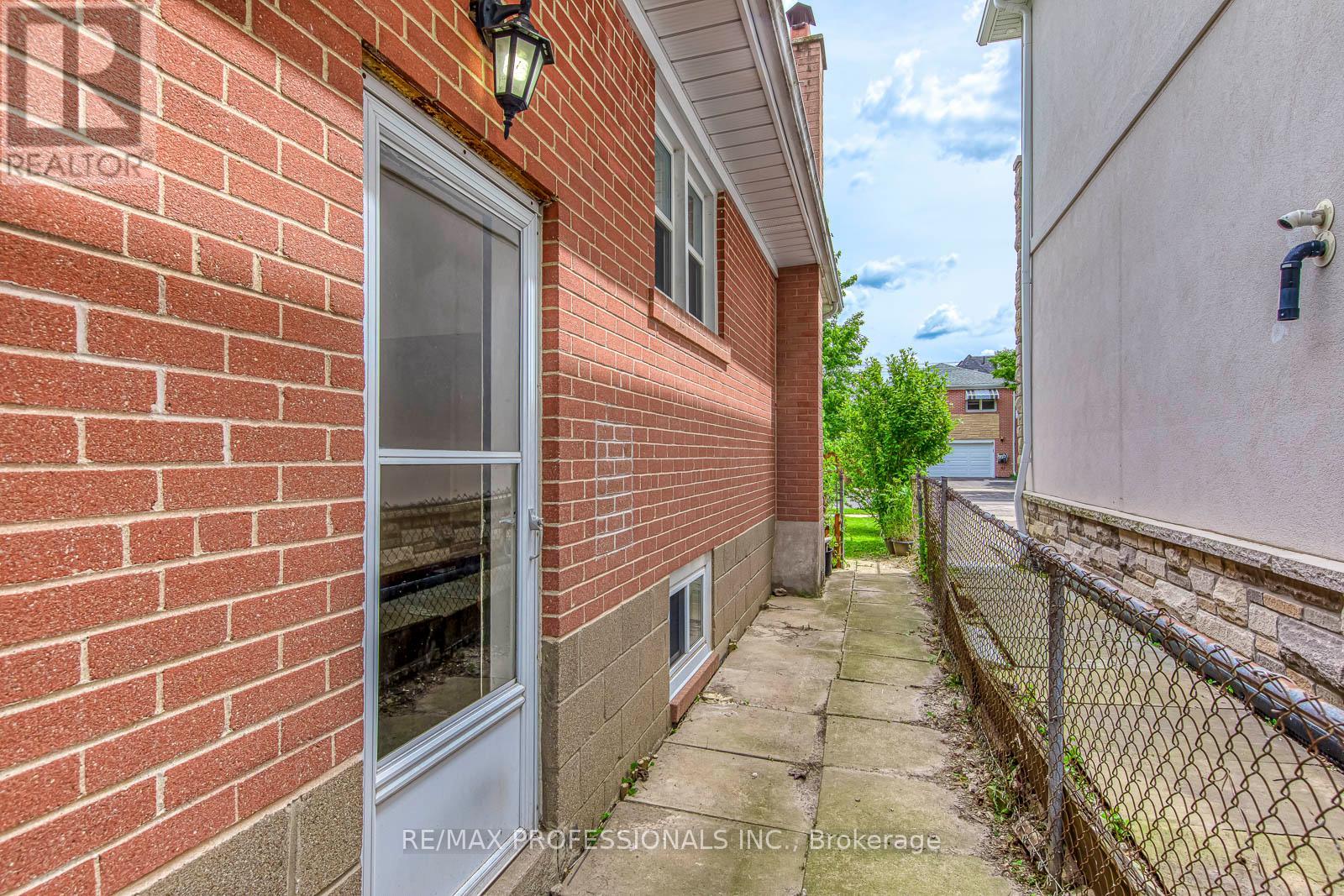 43 BELGATE PLACE - 38