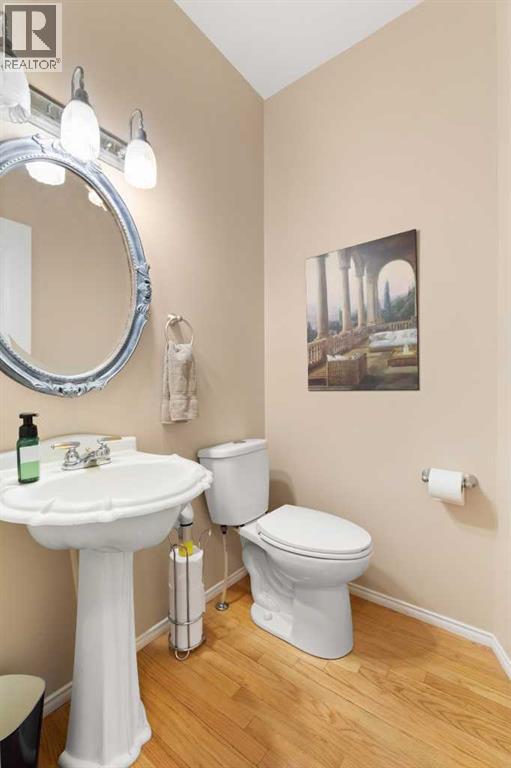 22 Turner Crescent SE - 16