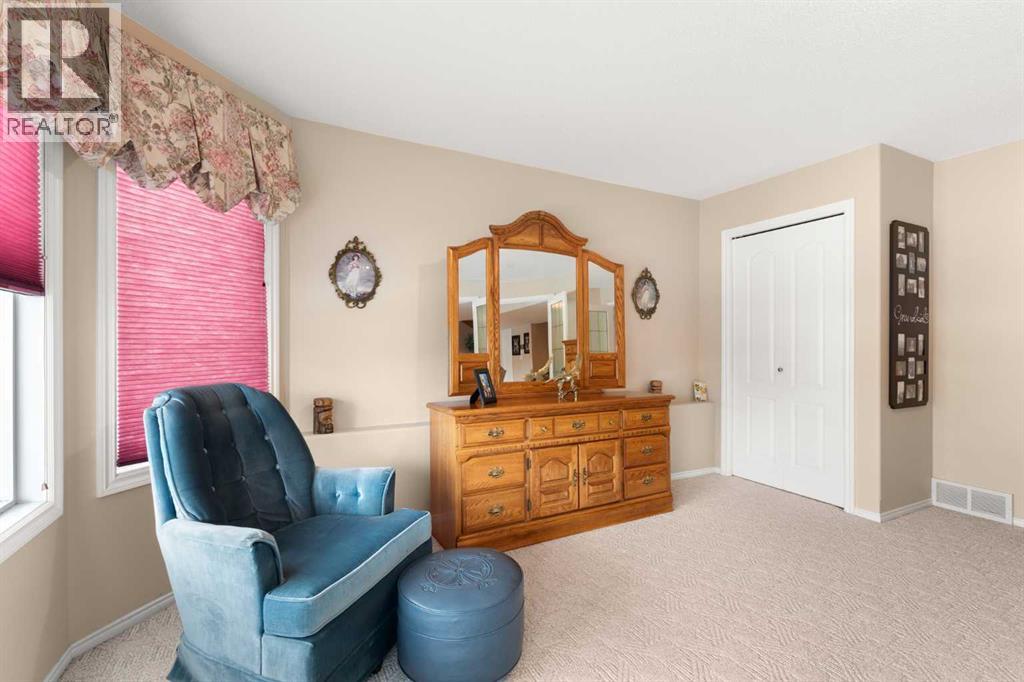 22 Turner Crescent SE - 35