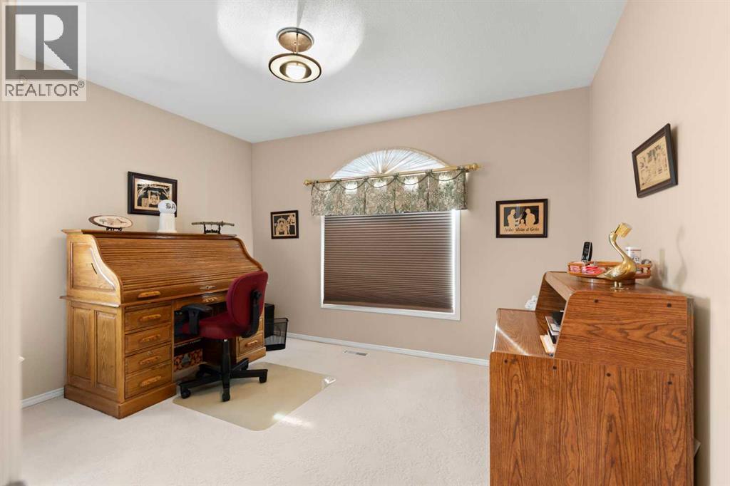 22 Turner Crescent SE - 30