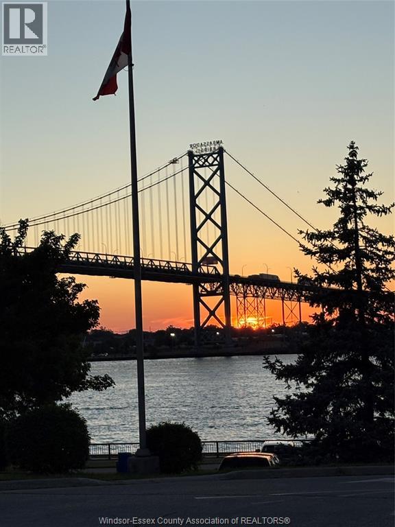 2437 RIVERSIDE DRIVE West - 5