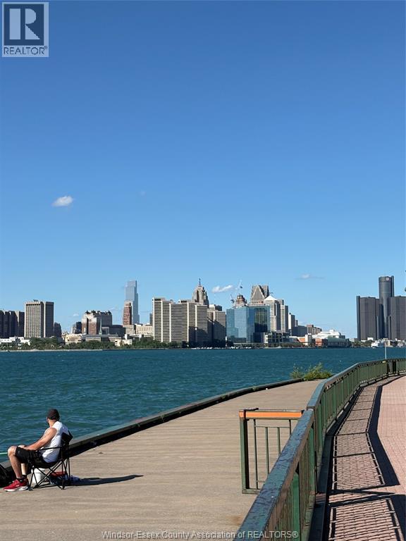 2437 RIVERSIDE DRIVE West - 22
