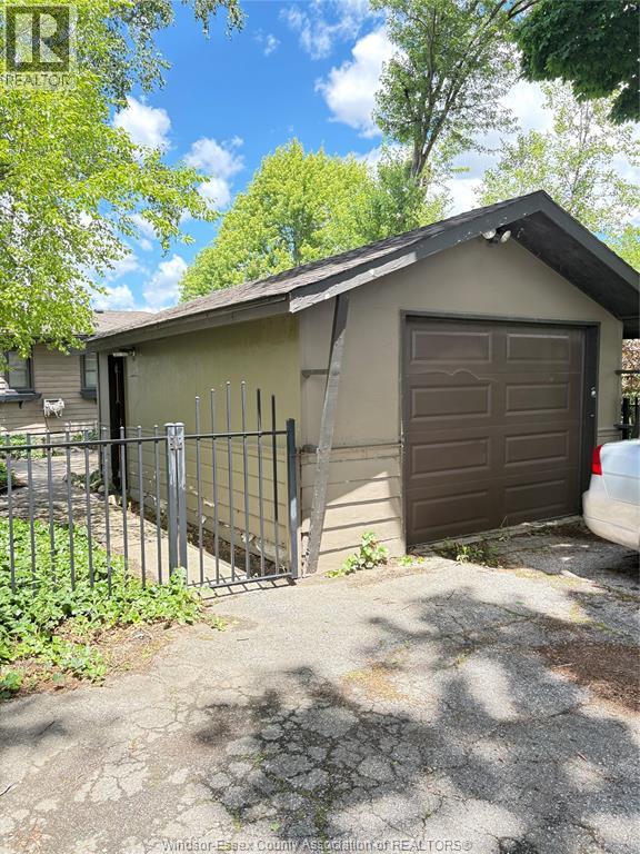 2437 RIVERSIDE DRIVE West - 27