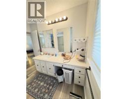 2437 Riverside Drive West, Windsor, ON N9B1B2 Photo 18