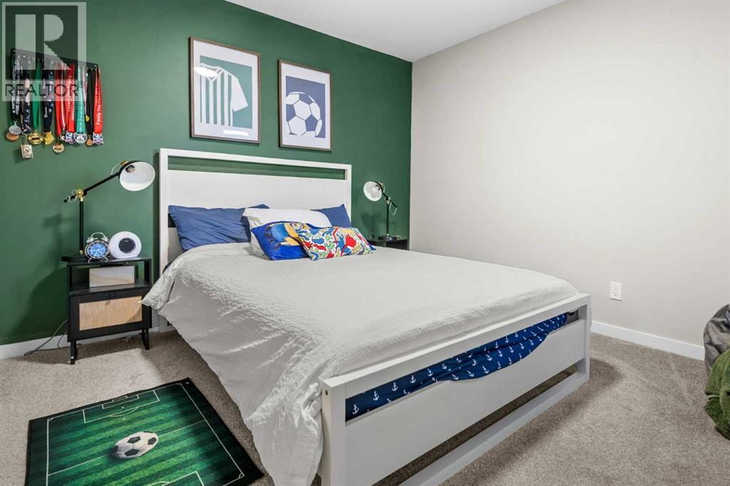 243 Silver Spruce Grove SW - 26
