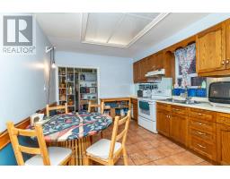 Kitchen - 122 Emerson Avenue, Toronto, ON M6H3T1 Photo 10