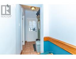 Bathroom - 122 Emerson Avenue, Toronto, ON M6H3T1 Photo 11