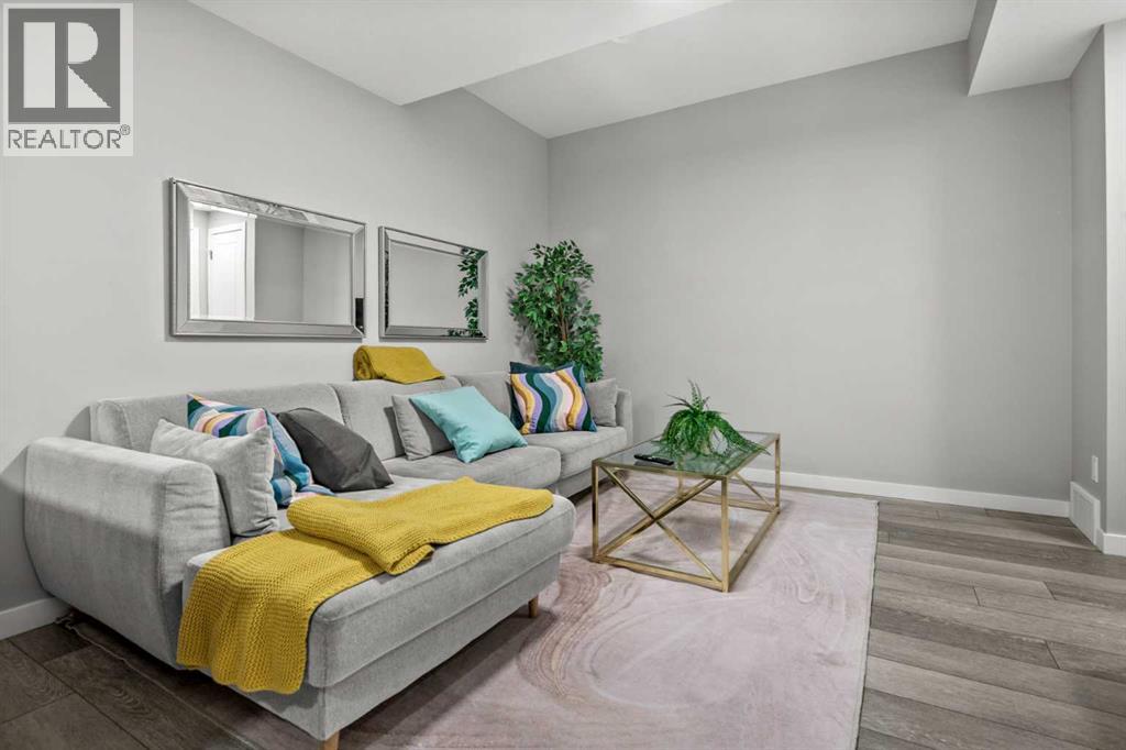 243 Silver Spruce Grove SW - 34