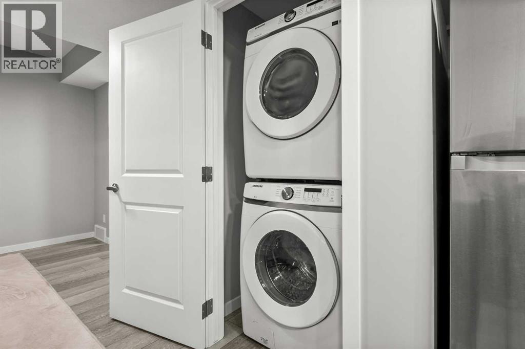 243 Silver Spruce Grove SW - 38
