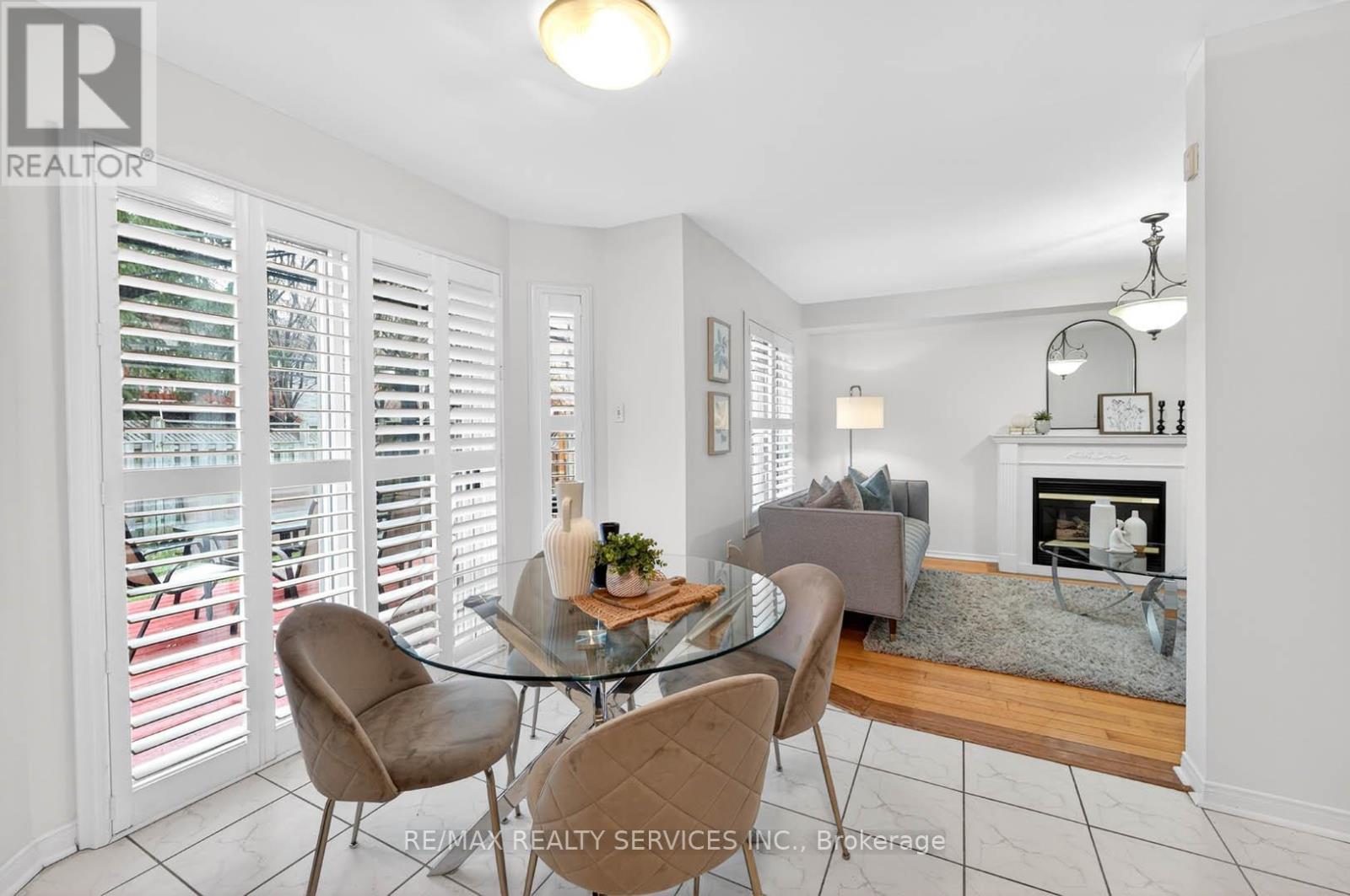 6 CREEKWOOD DRIVE - 23