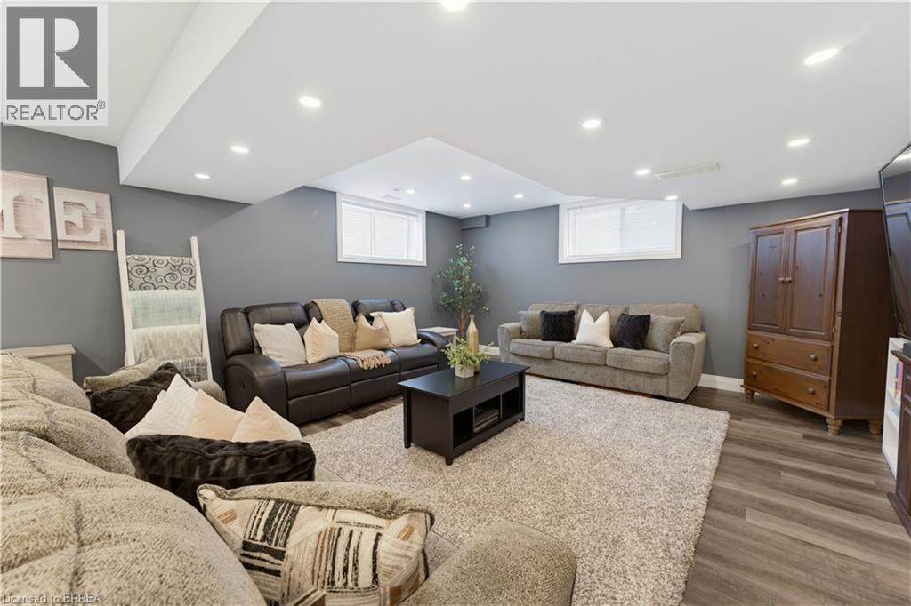 21 IRONGATE Drive - 25