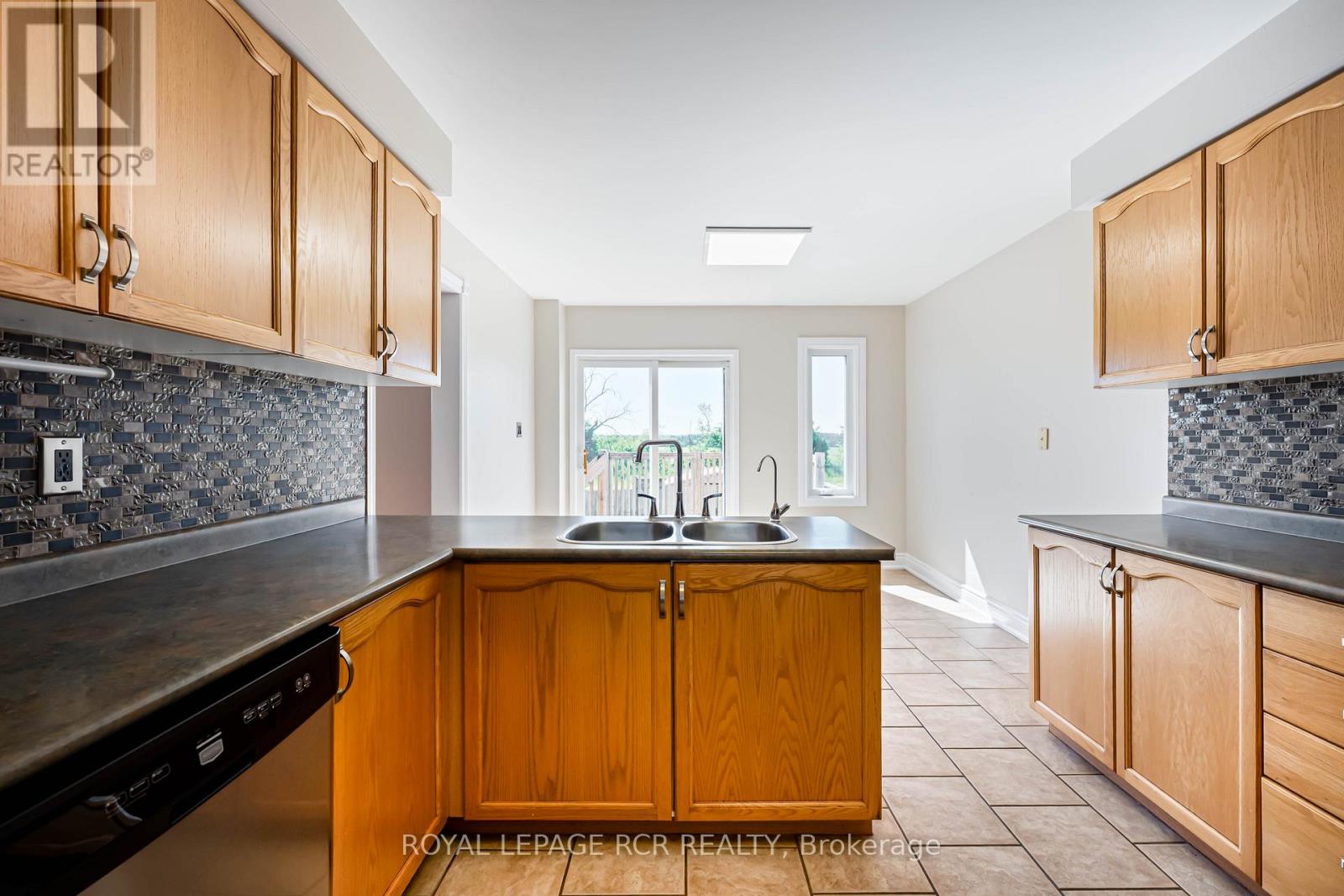 367 MARSHALL CRESCENT - 16