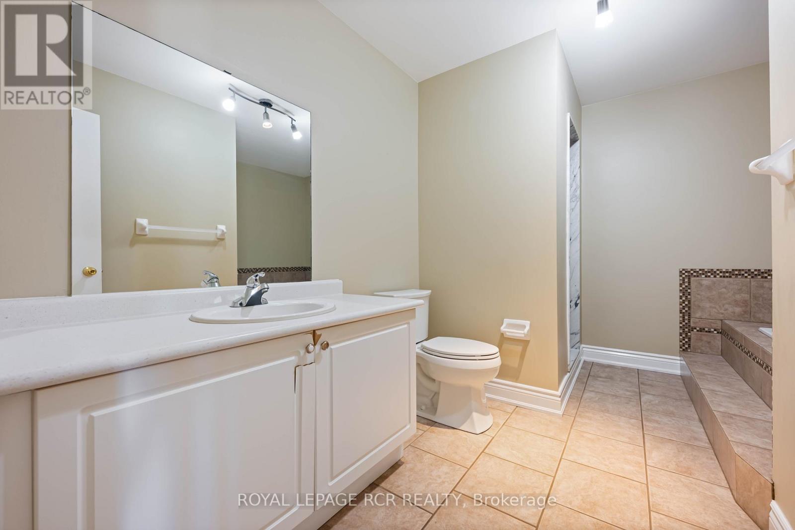 367 MARSHALL CRESCENT - 21
