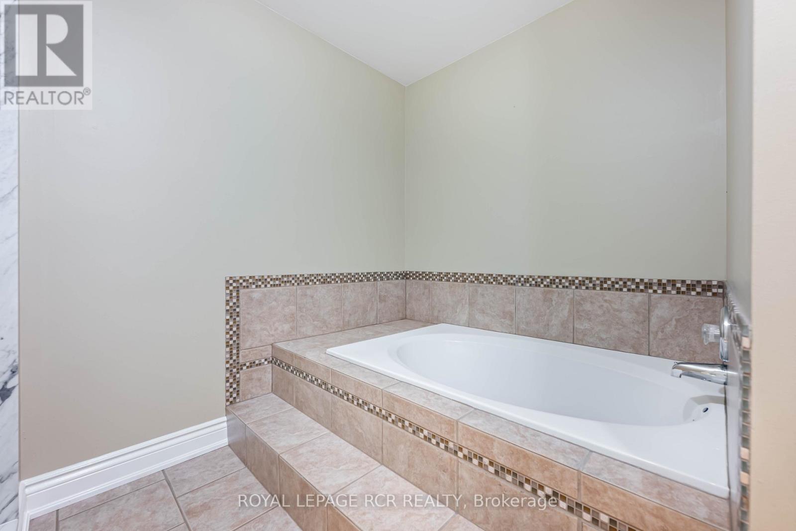 367 MARSHALL CRESCENT - 22