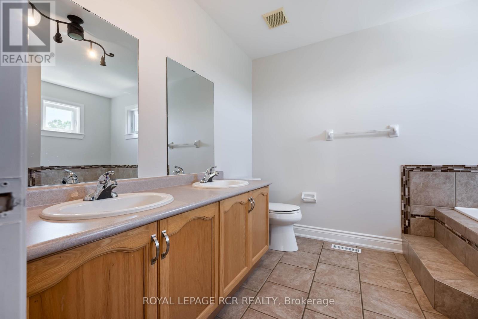 367 MARSHALL CRESCENT - 26