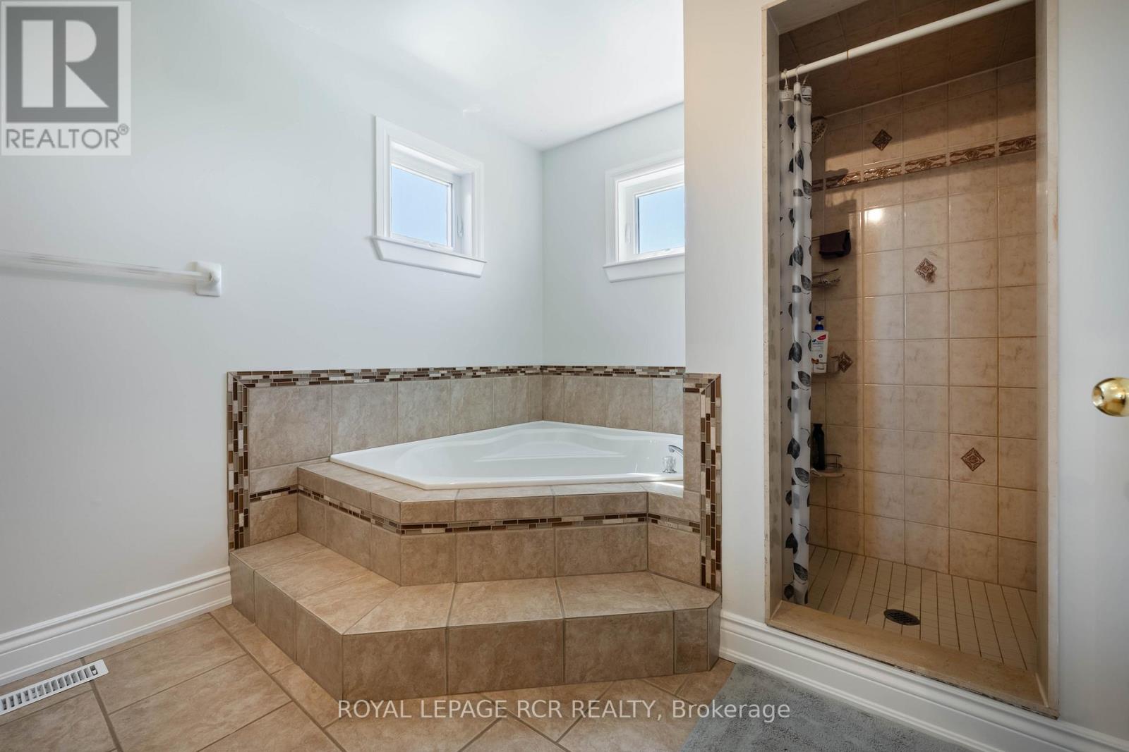 367 MARSHALL CRESCENT - 27
