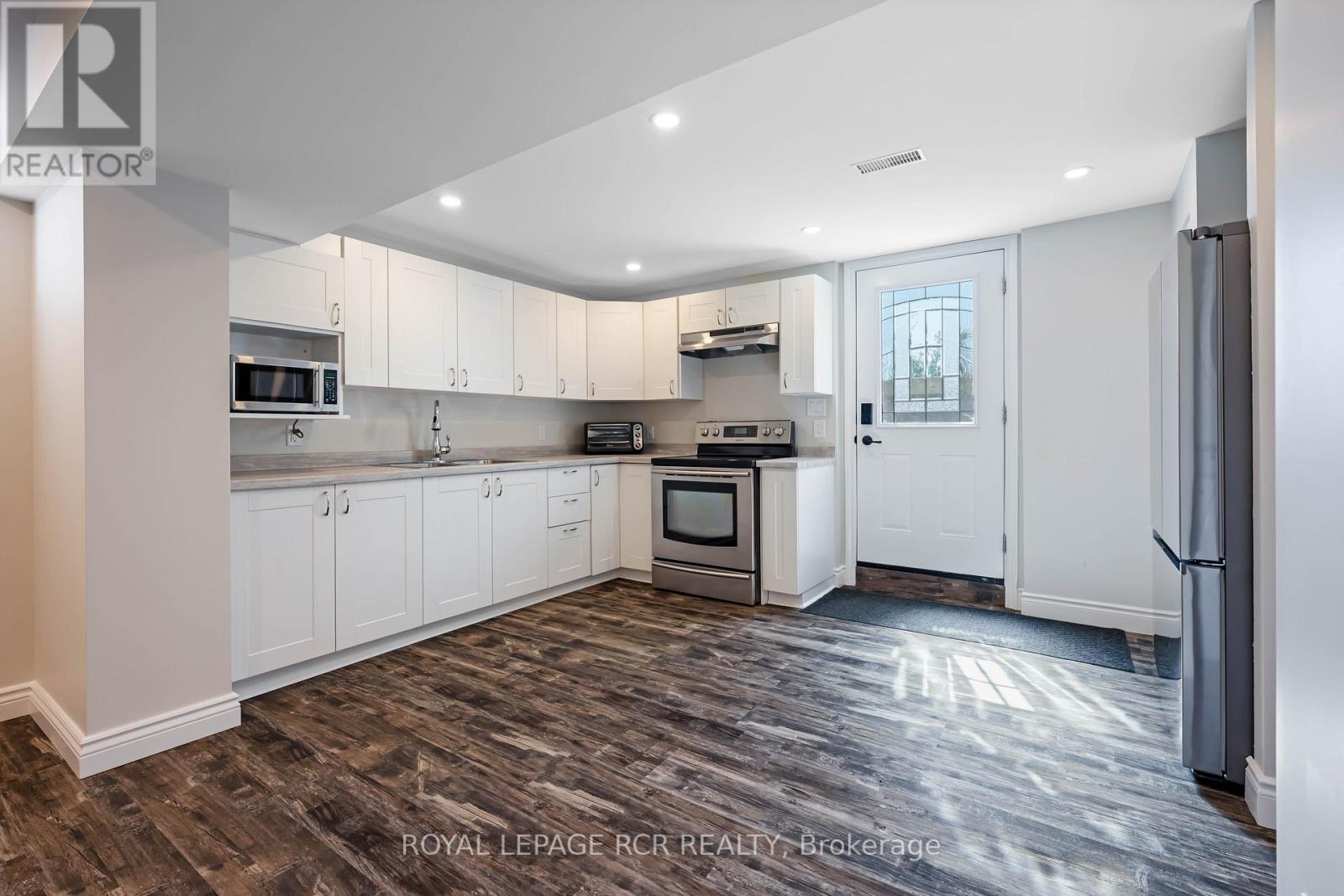 367 MARSHALL CRESCENT - 36