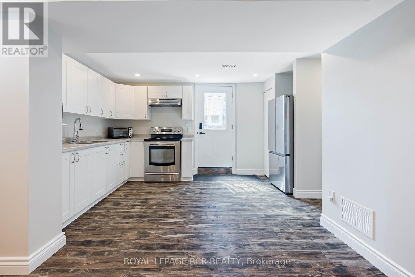 367 MARSHALL CRESCENT - 37